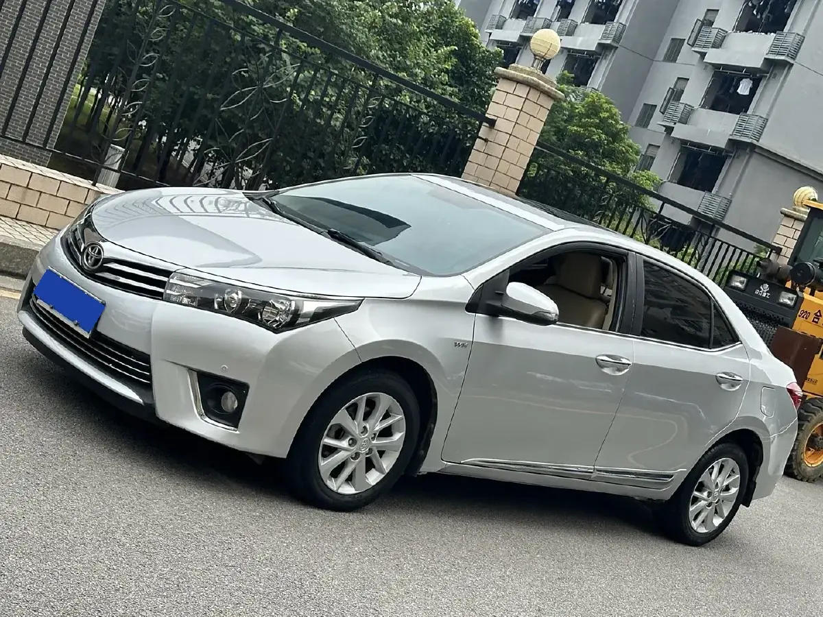 2014 Toyota Corolla 1.6L 122HP L4 CVT