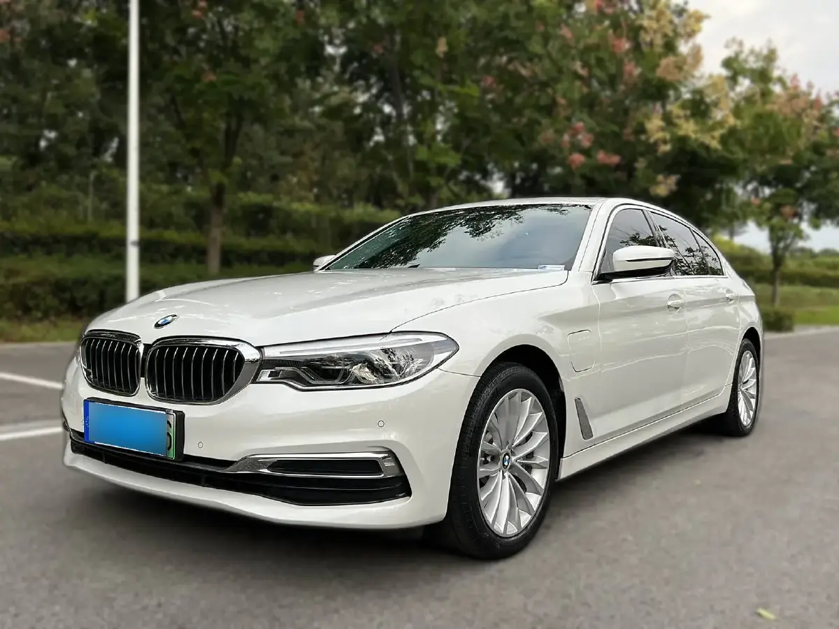 2020 BMW 5 Series 2.0T 184HP L4 8AT PHEV 17.7KWH
