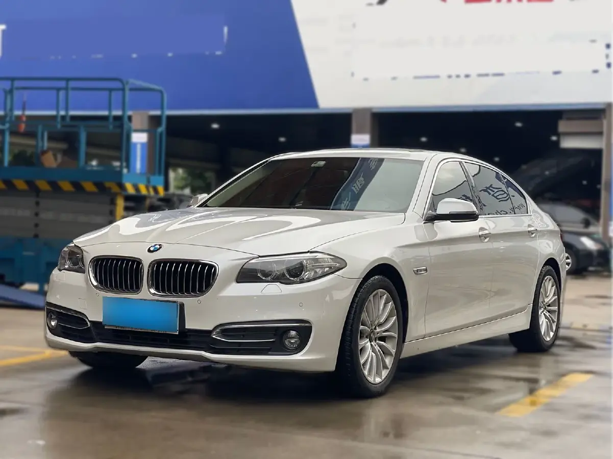 2017 BMW 5 Series 2.0T 218HP L4 8AT