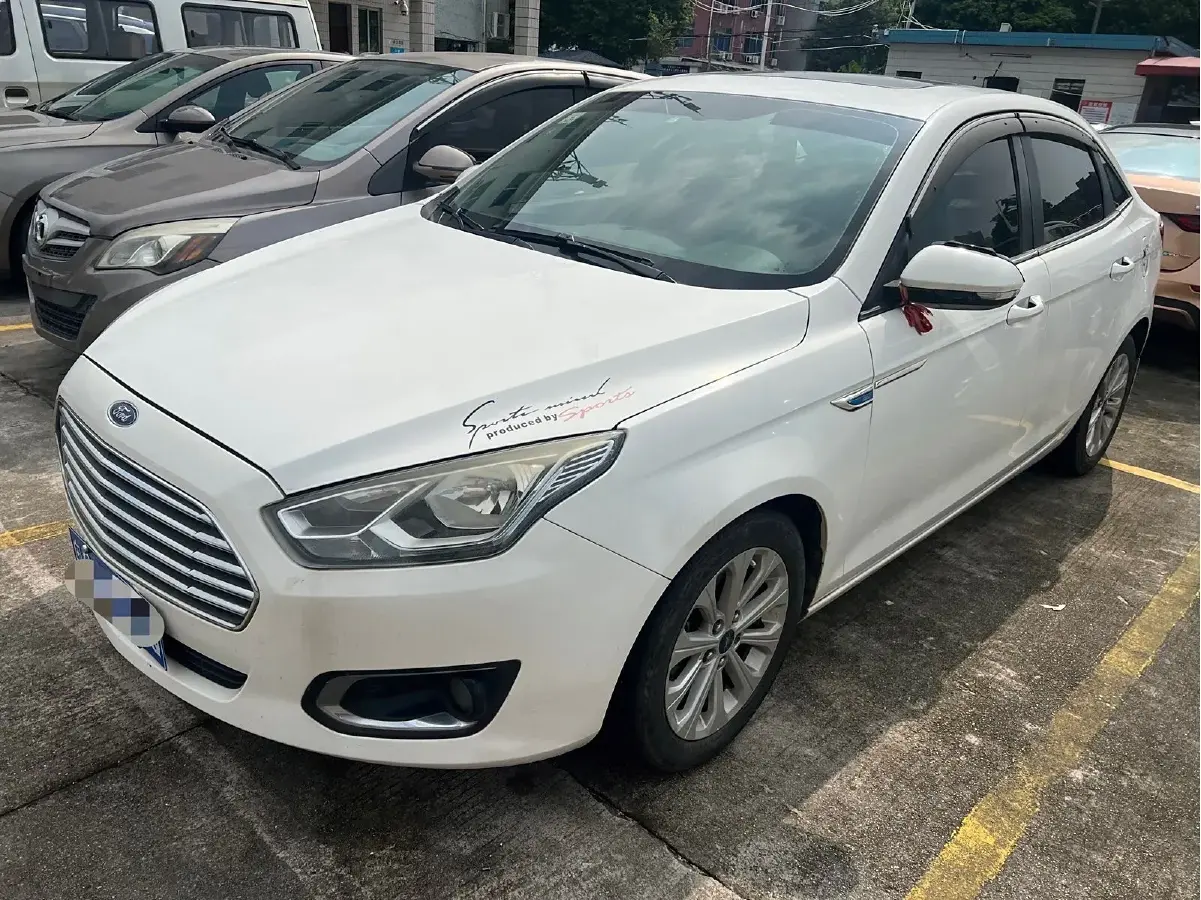 2015 Ford Escort 1.5L 113HP L4 5MT