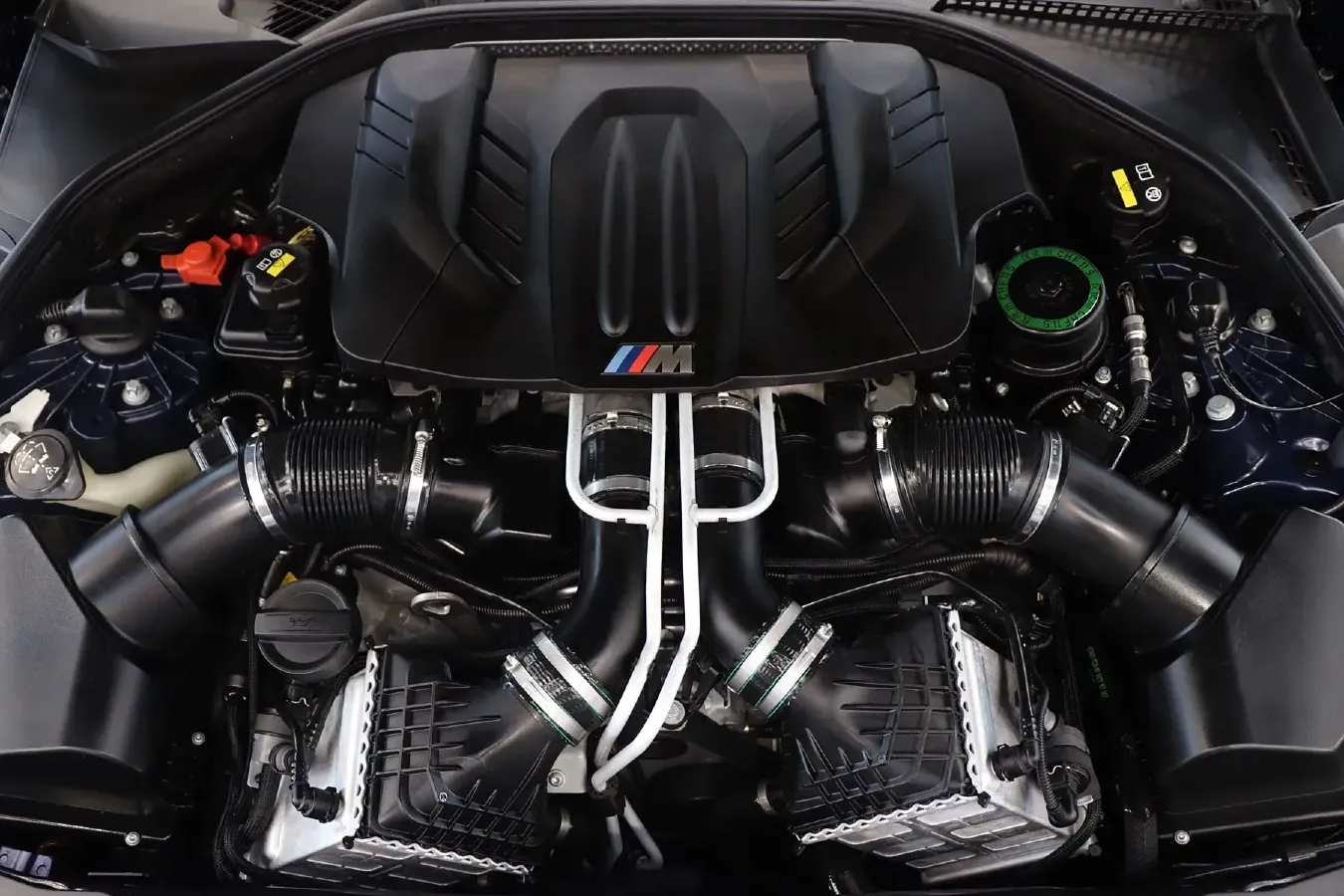 2015 BMW M6 4.4T 560HP V8 7DCT,autocango,china used car exporter,china ev exporter,chinese used car exporter,chinese used ev exporter