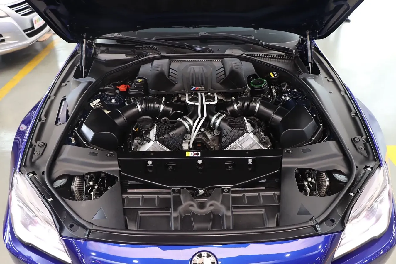 2015 BMW M6 4.4T 560HP V8 7DCT,autocango,china used car exporter,china ev exporter,chinese used car exporter,chinese used ev exporter