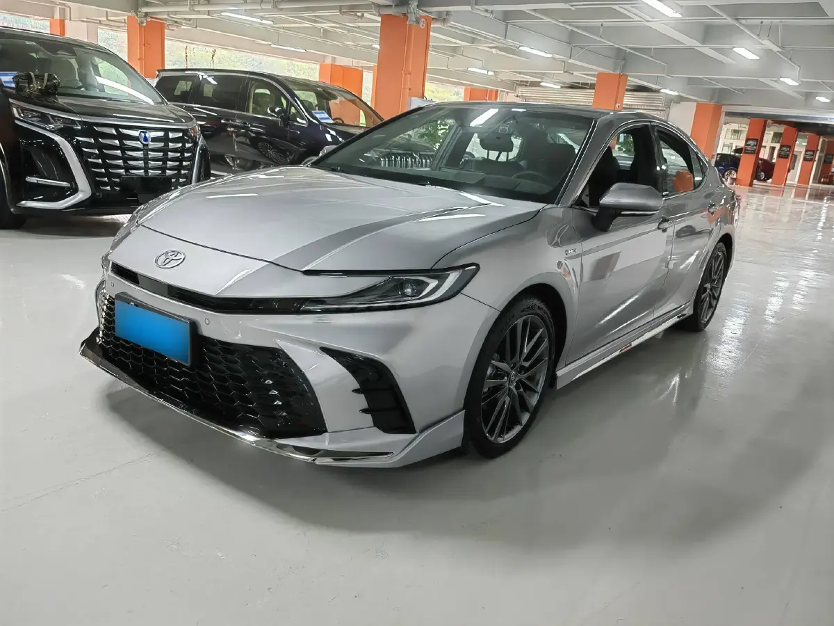 2024 Toyota Camry 2.0L 152HP L4 E-CVT Hybrid