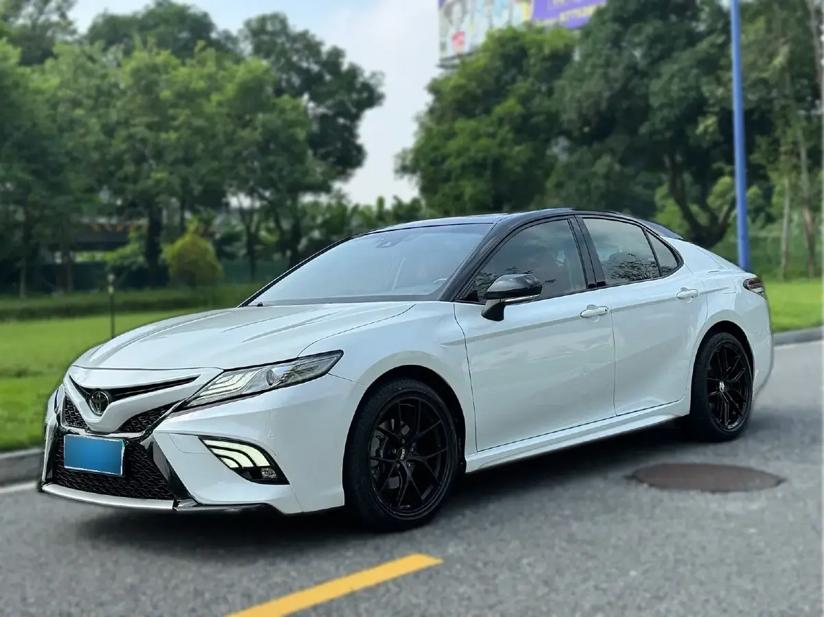 2018 Toyota Camry 2.5L 209HP L4 8AT