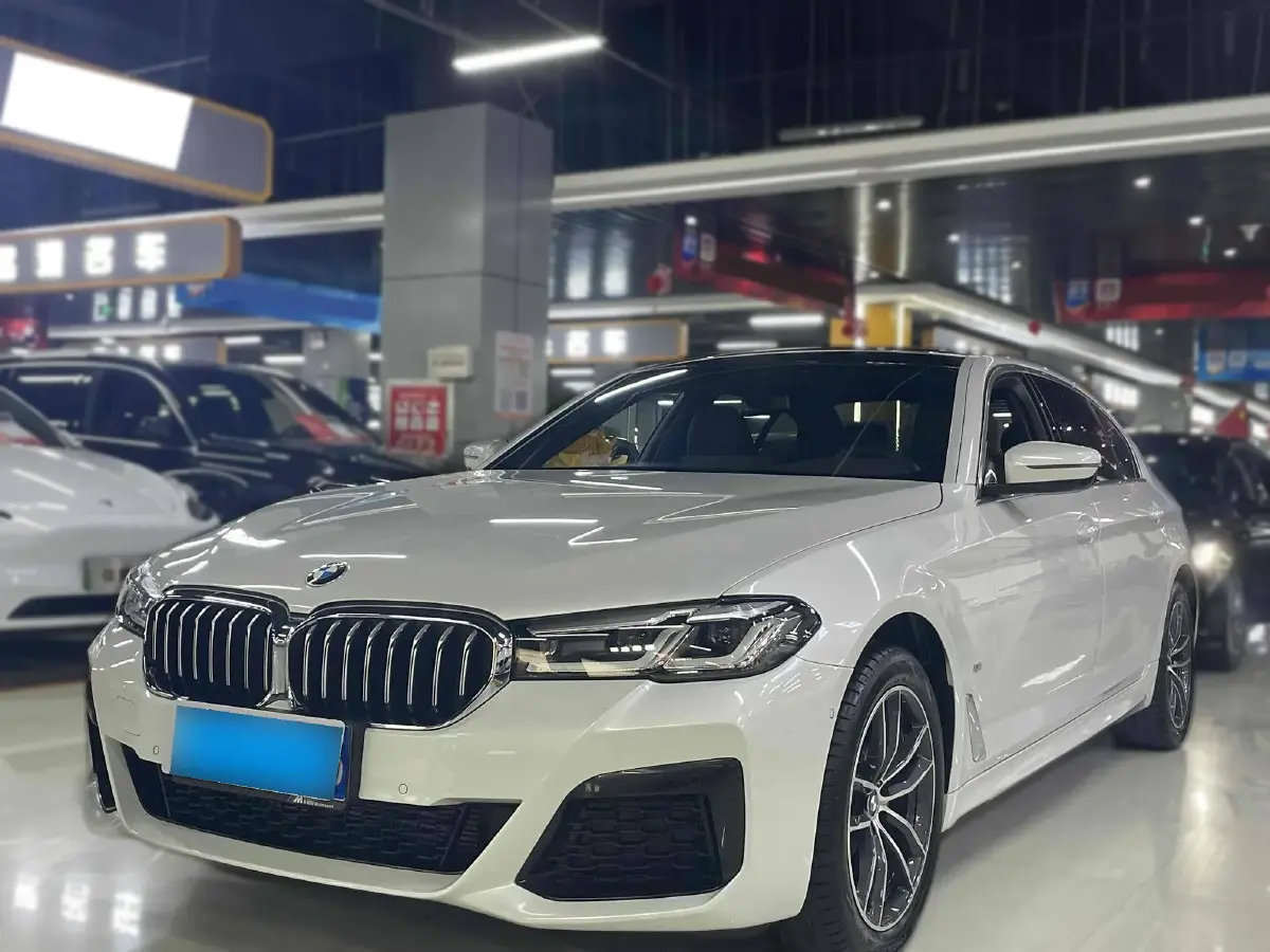 2022 BMW 5 Series 2.0T 184HP L4 8AT