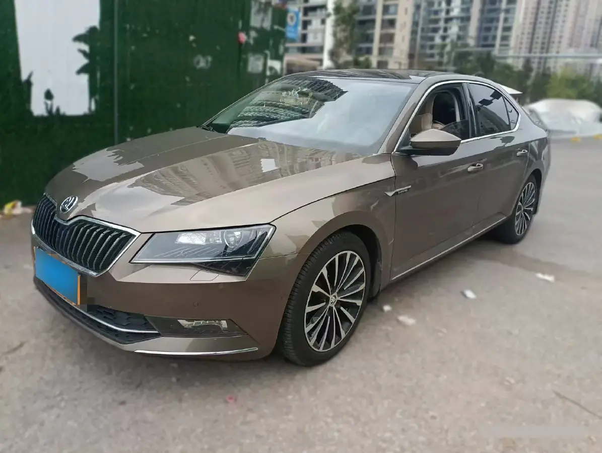 2016 Skoda Superb 2.0T 220HP L4 7DCT