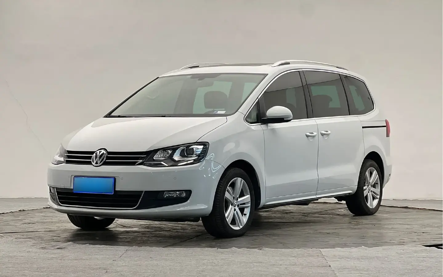 2018 Volkswagen Sharan 2.0T 220HP L4 6DCT
