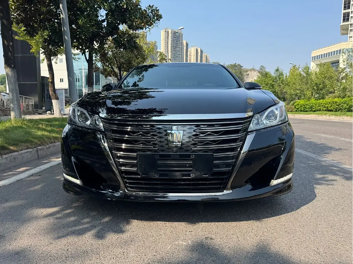 2018 Toyota Crown 2.0T 235HP L4 8AT