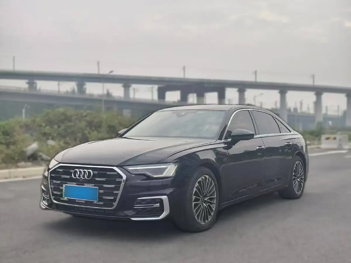 2022 Audi A6L 2.0T 252HP L4 7DCT PHEV 14.1KWH