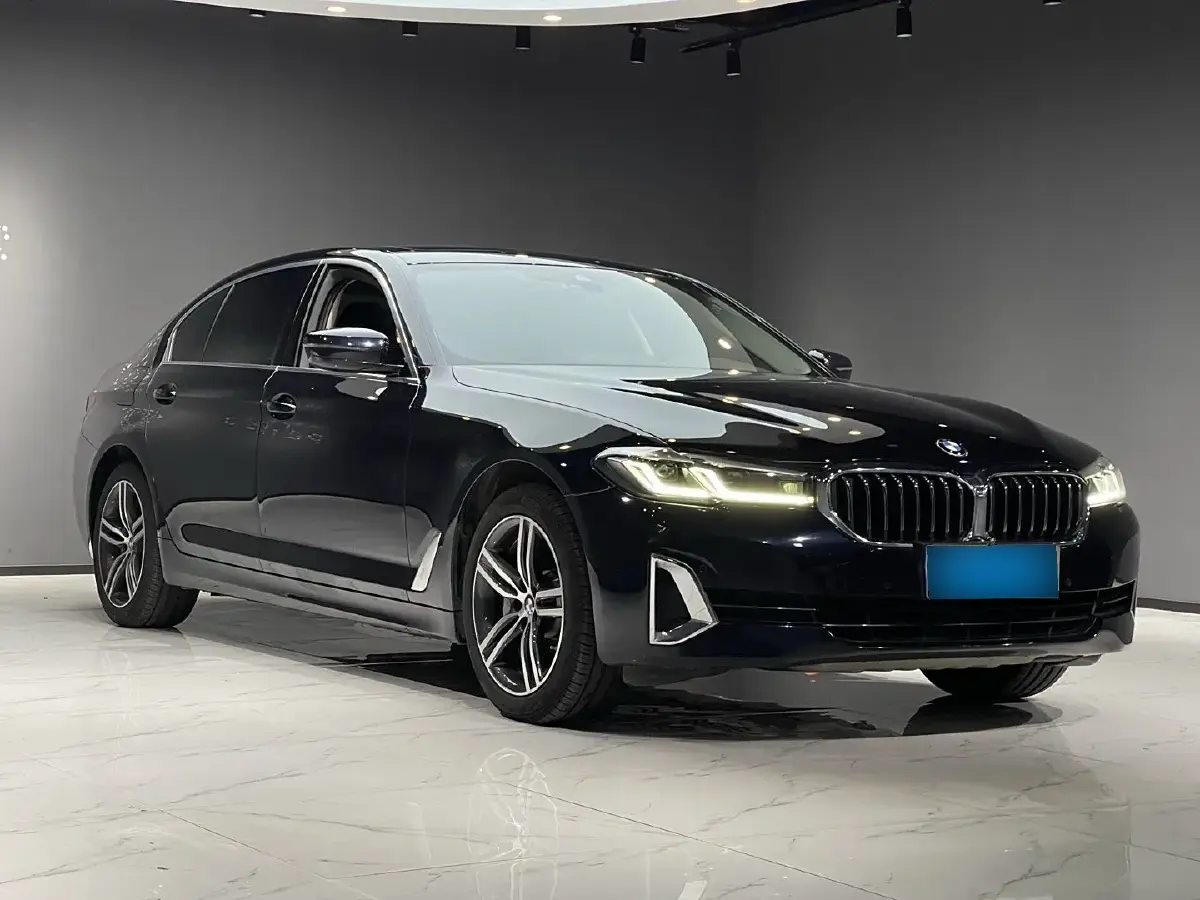 2022 BMW 5 Series 2.0T 252HP L4 8AT