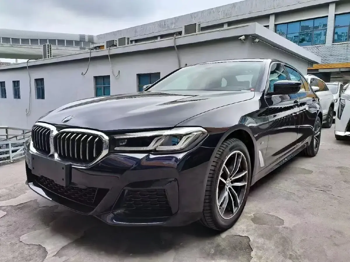 2022 BMW 5 Series 2.0T 184HP L4 8AT