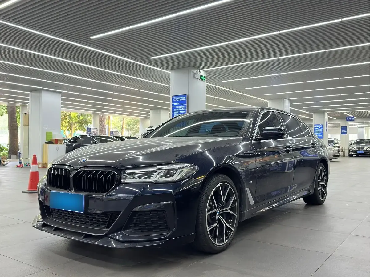 2022 BMW 5 Series 2.0T 252HP L4 8AT