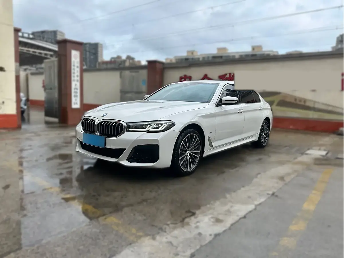 2022 BMW 5 Series 2.0T 252HP L4 8AT