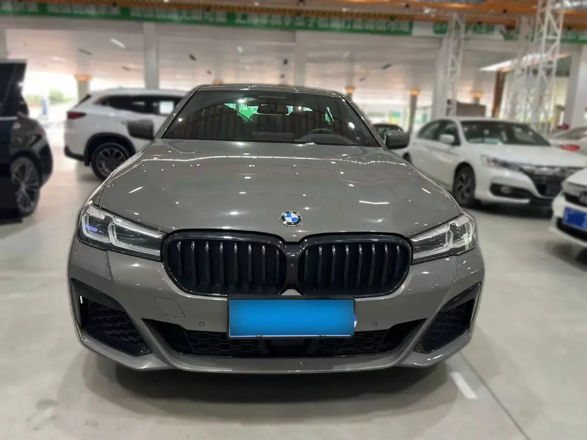 2022 BMW 5 Series 3.0T 340HP L6 8AT