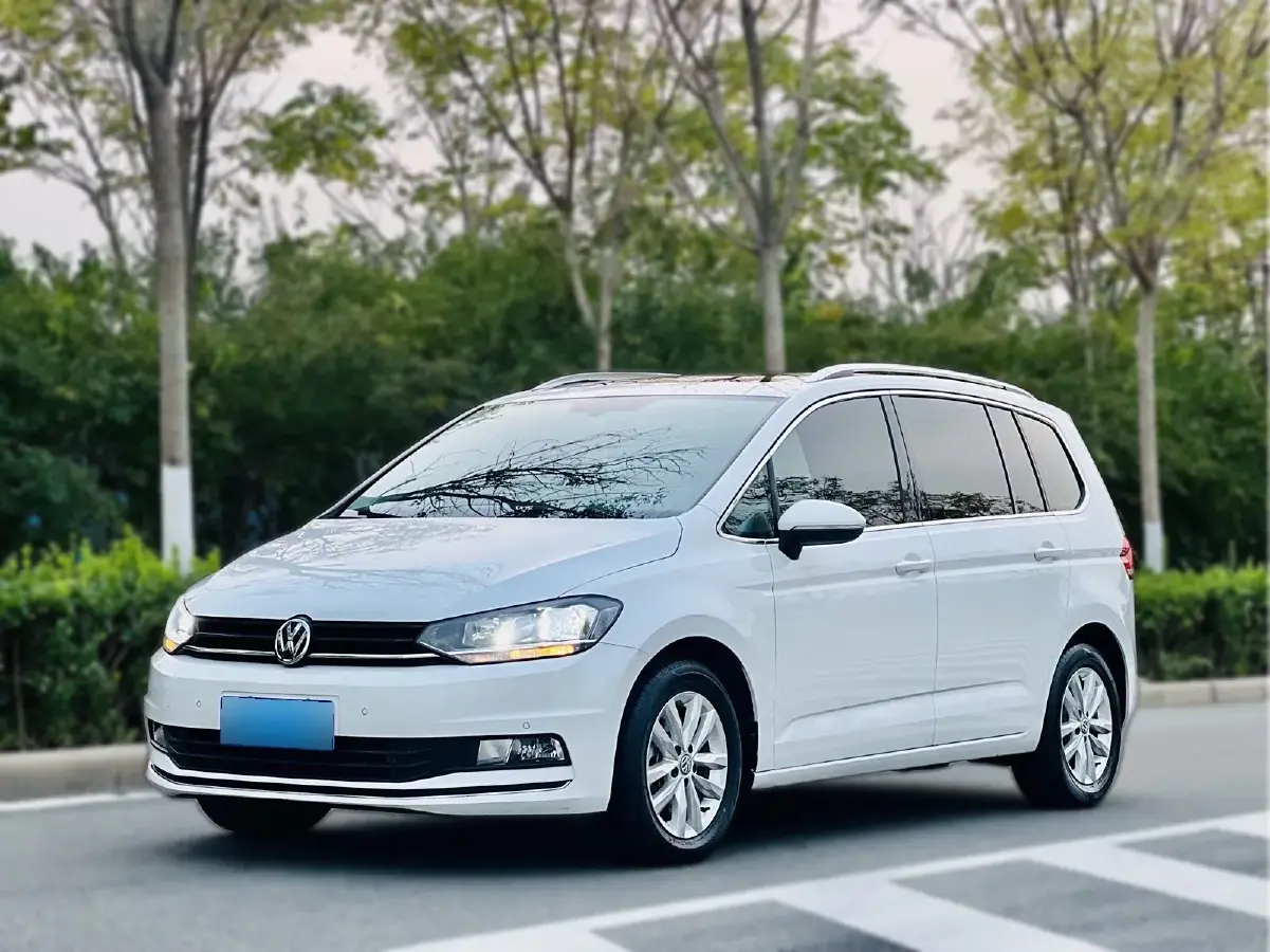 2018 Volkswagen Touran 1.4T 150HP L4 7DCT
