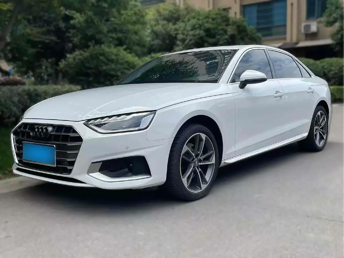2022 Audi A4L 2.0T 190HP L4 7DCT