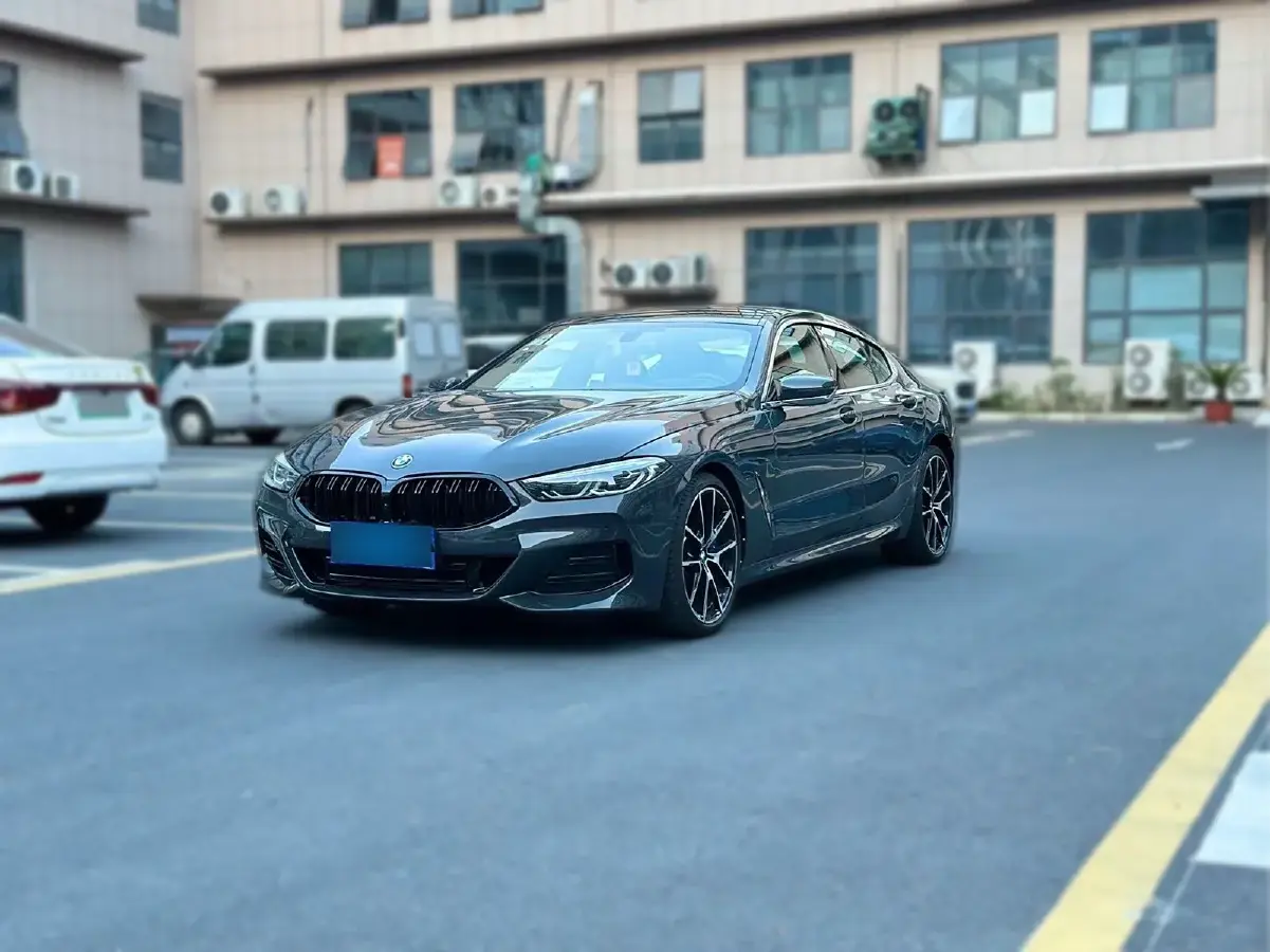 2022 BMW 8 Series 3.0T 333HP L6 8AT