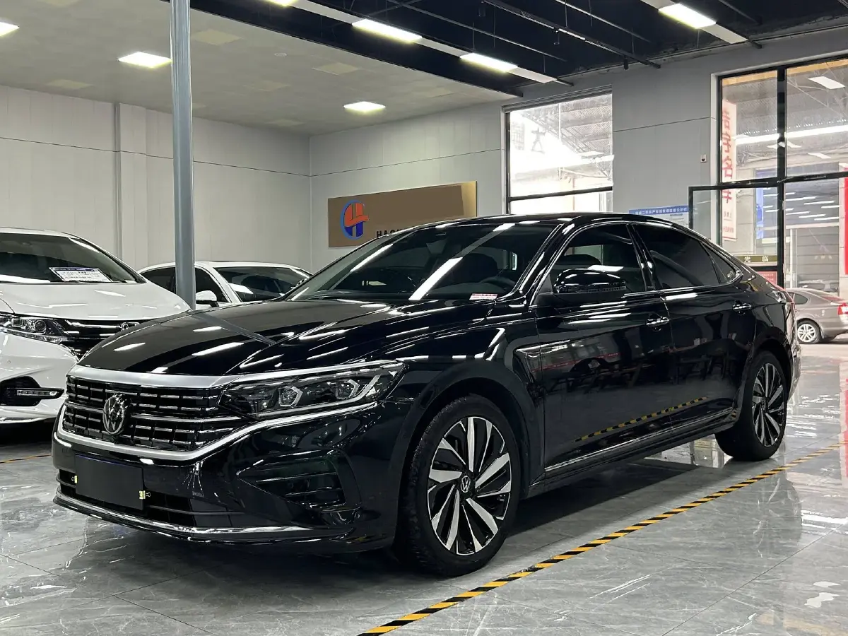 2023 Volkswagen Passat 2.0T 186HP L4 7DCT