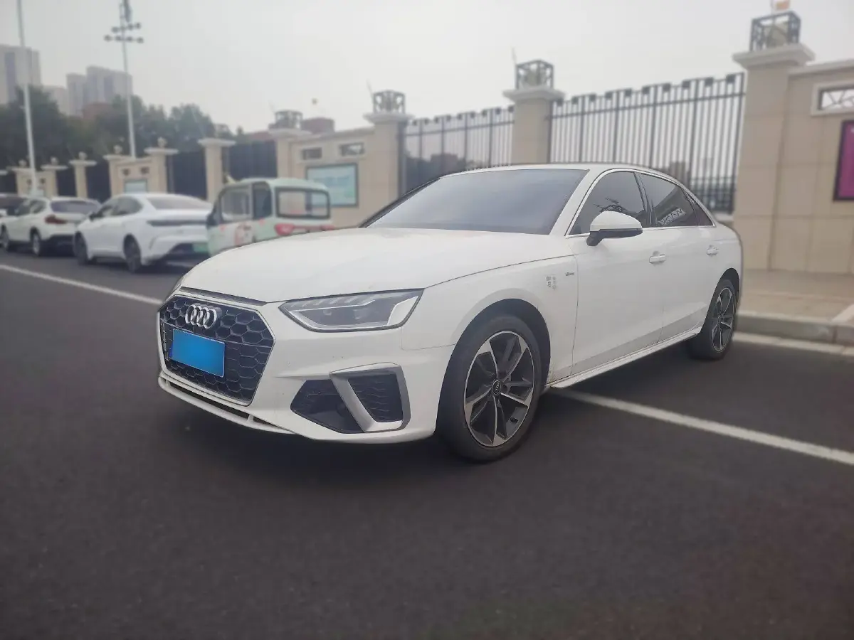 2022 Audi A4L 2.0T 190HP L4 7DCT