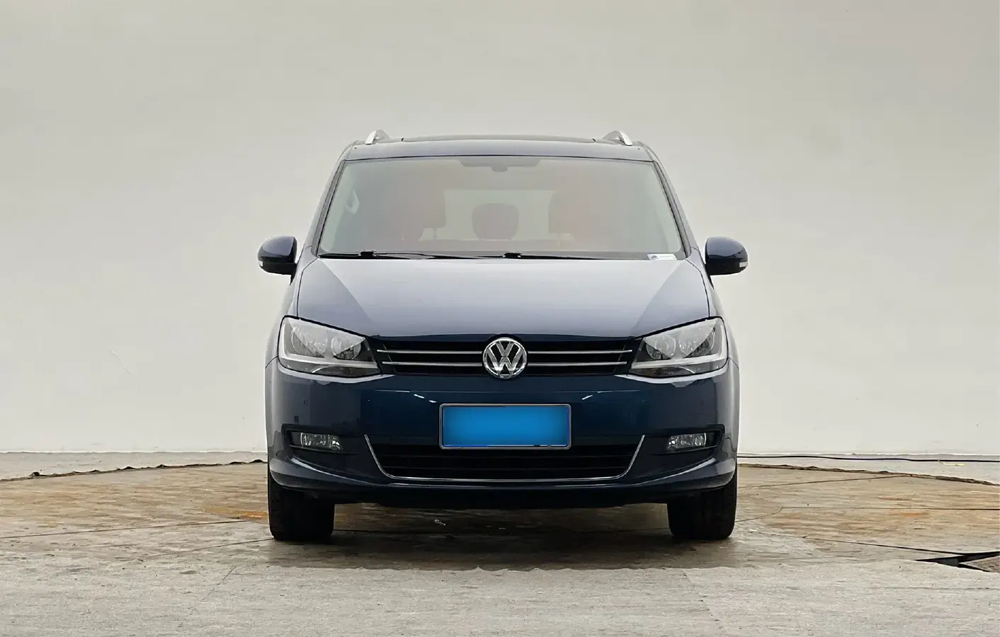 2016 Volkswagen Sharan 2.0T 220HP L4 6DCT