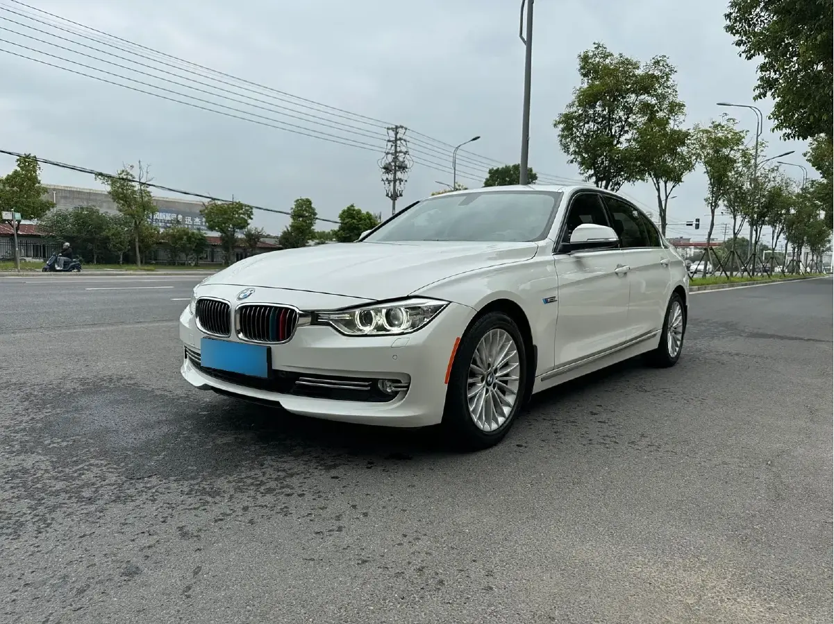 2015 BMW 3 Series 2.0T 245HP L4 8AT