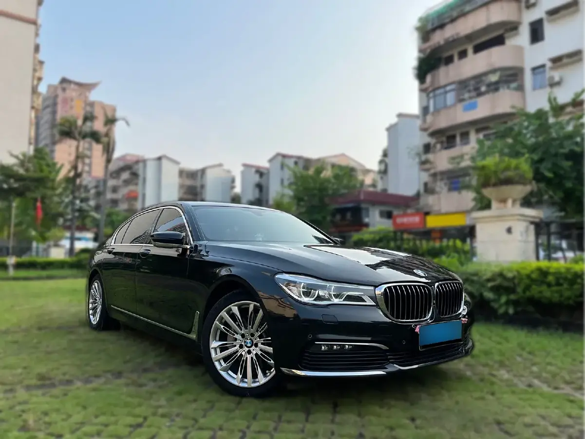 2017 BMW 7 Series 2.0T 258HP L4 8AT