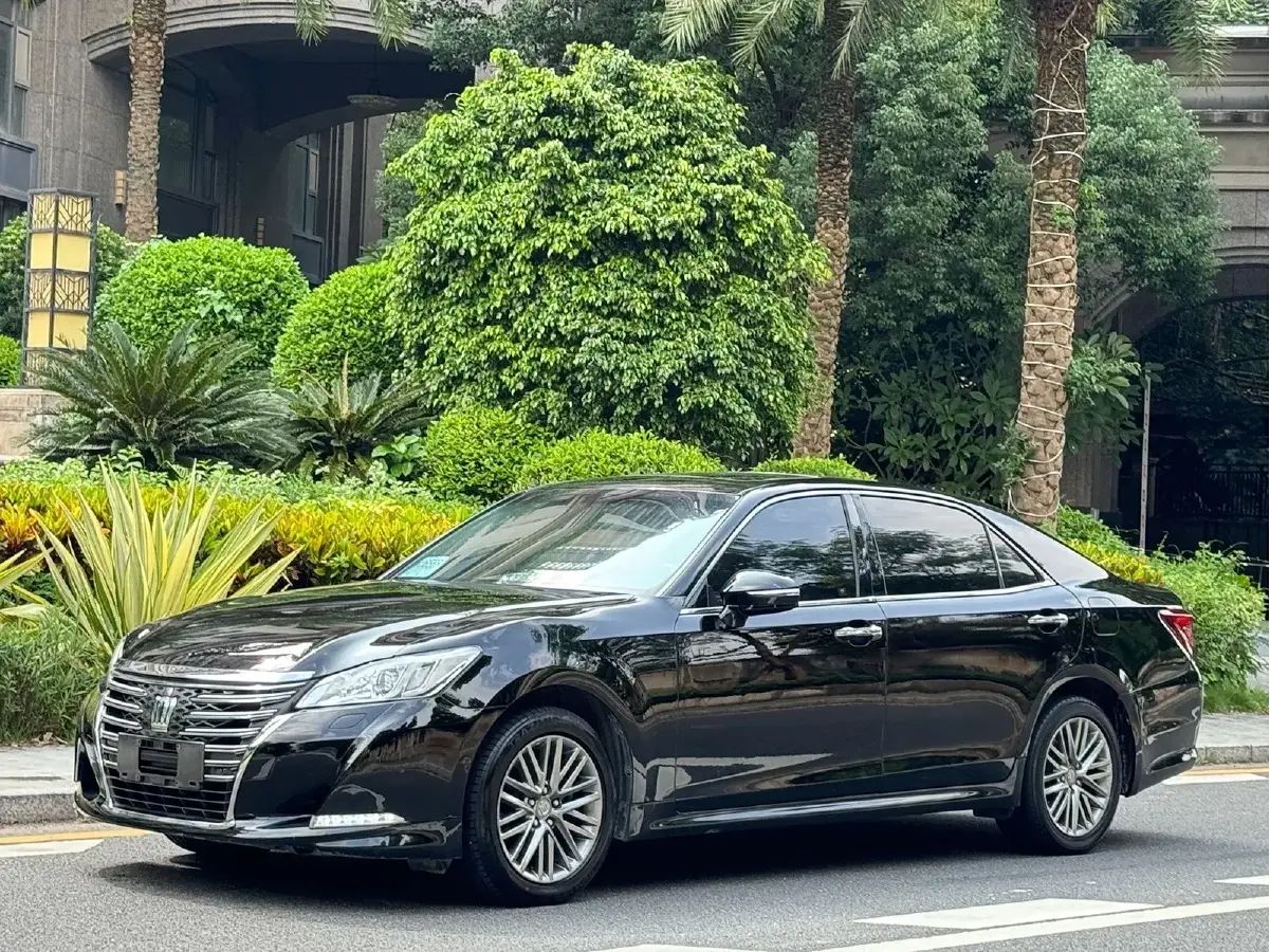 2015 Toyota Crown 2.0T 235HP L4 8AT