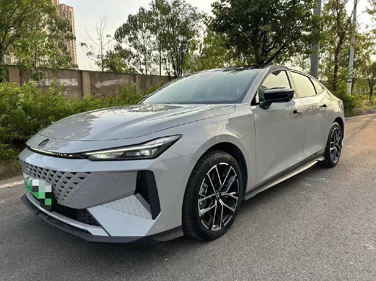 2024 ChangAn UNI-V iDD 1.5L 110HP L4 E-CVT PHEV 18.99KWH