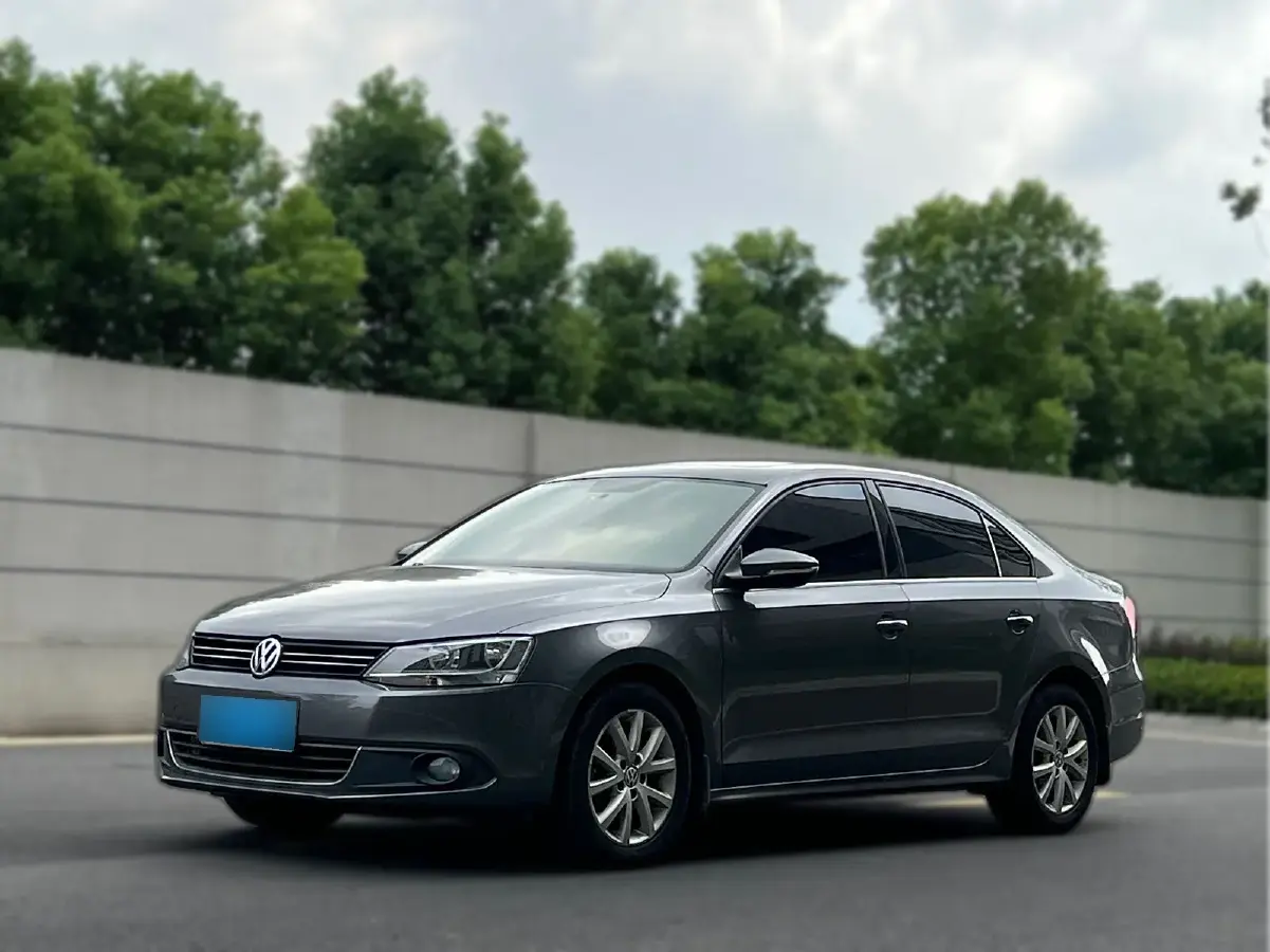 2014 Volkswagen Sagitar 1.4T 131HP L4 7DCT