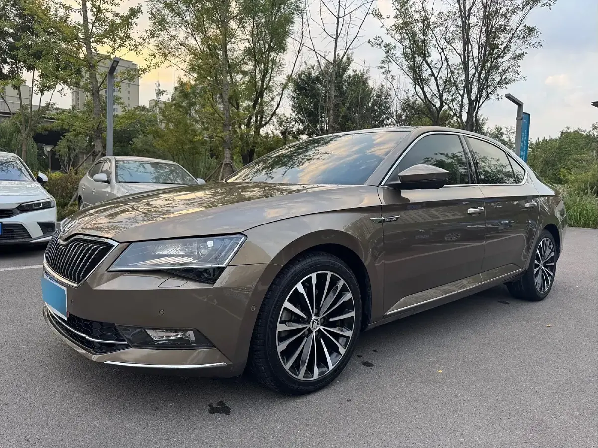 2018 Skoda Superb 2.0T 186HP L4 7DCT