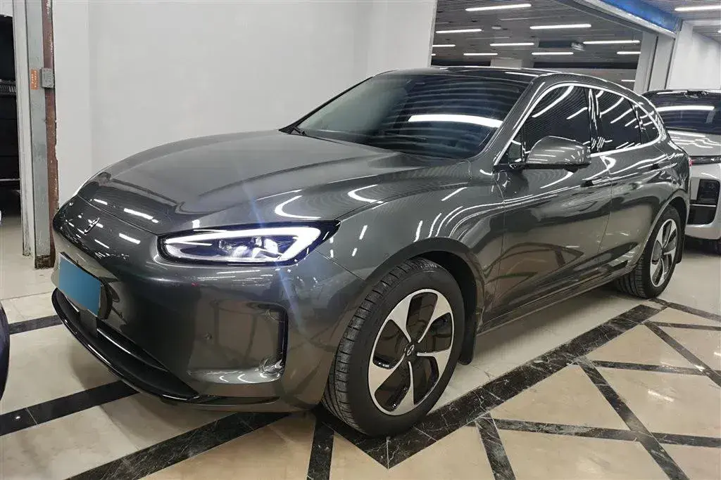 2022 HIMA M5 BEV 80KWH