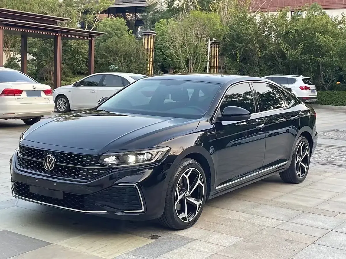 2023 Volkswagen Passat 2.0T 186HP L4 7DCT