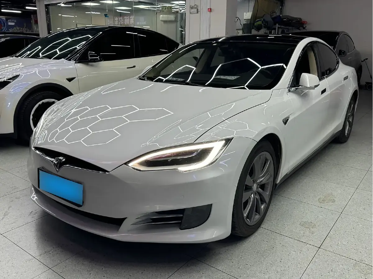 2015 Tesla Model S BEV 70KWH