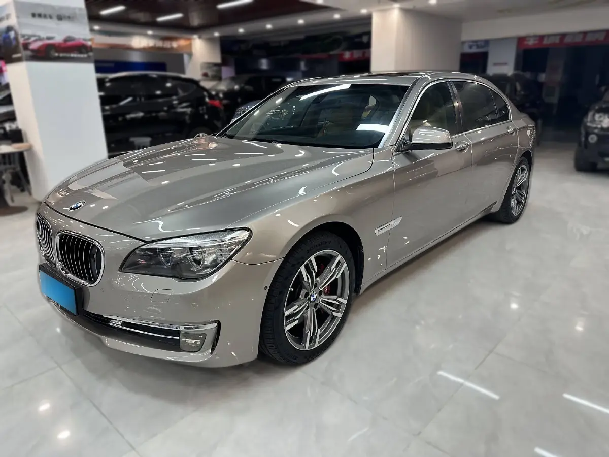 2009 BMW 7 Series 3.0T 326HP L6 6AT