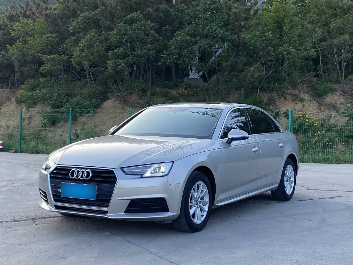 2017 Audi A4L 2.0T 190HP L4 7DCT