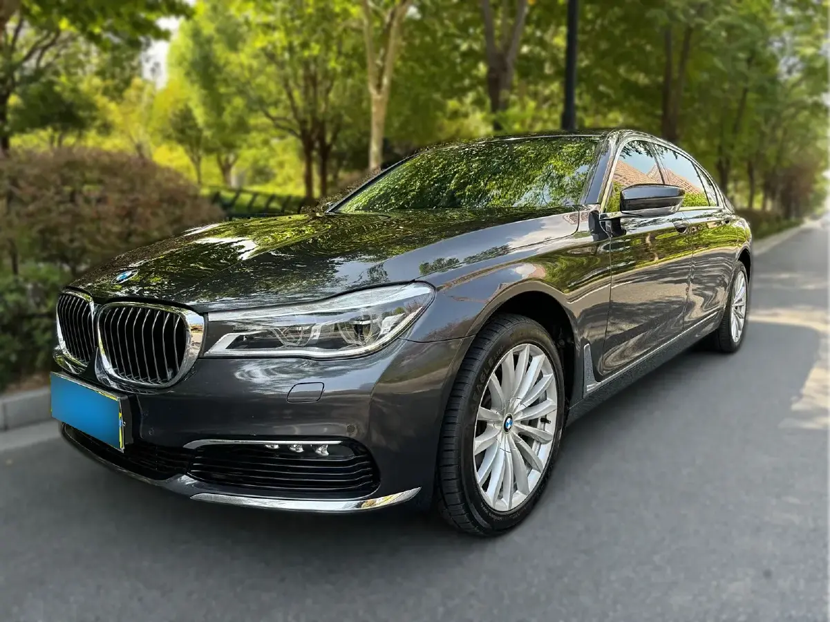 2016 BMW 7 Series 3.0T 326HP L6 8AT