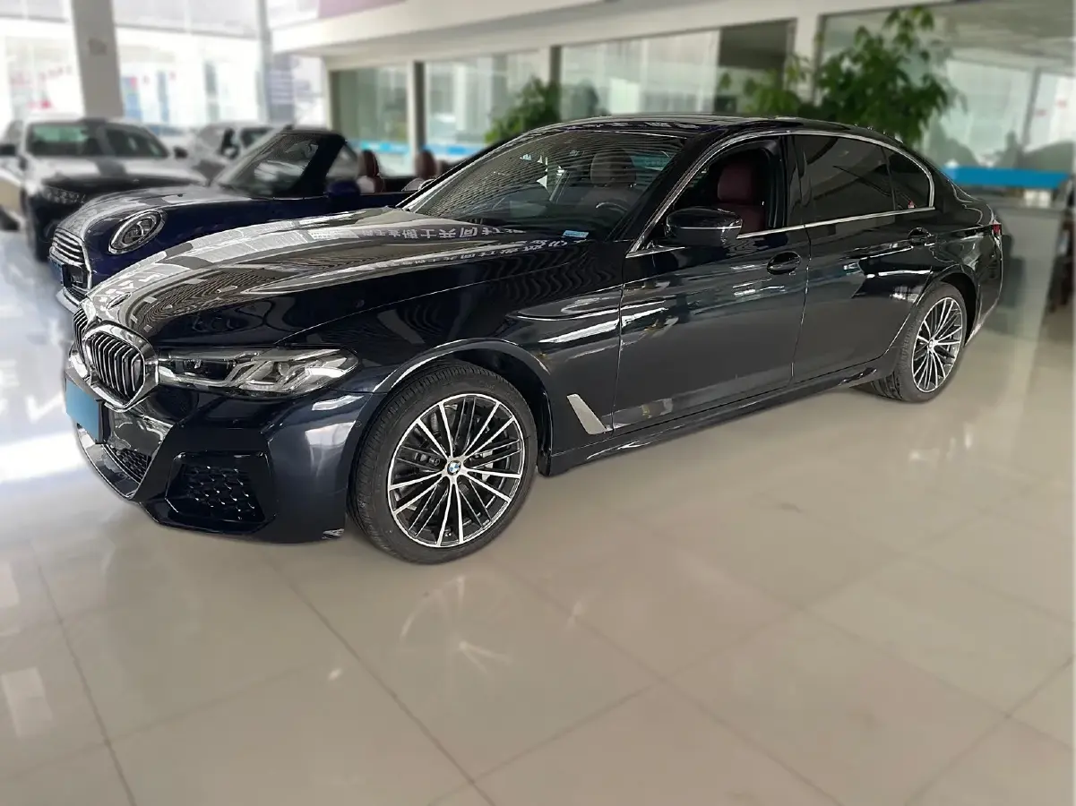 2022 BMW 5 Series 2.0T 252HP L4 8AT