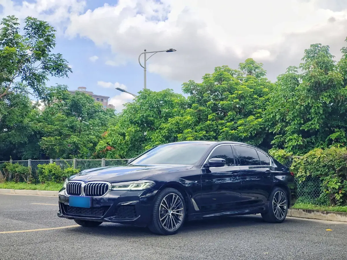 2022 BMW 5 Series 2.0T 252HP L4 8AT