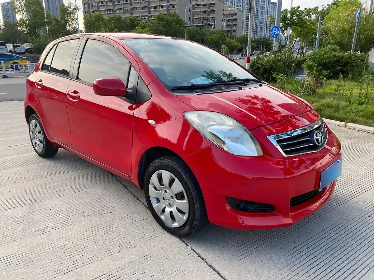 2011 Toyota Yaris 1.6L 118HP L4 4AT