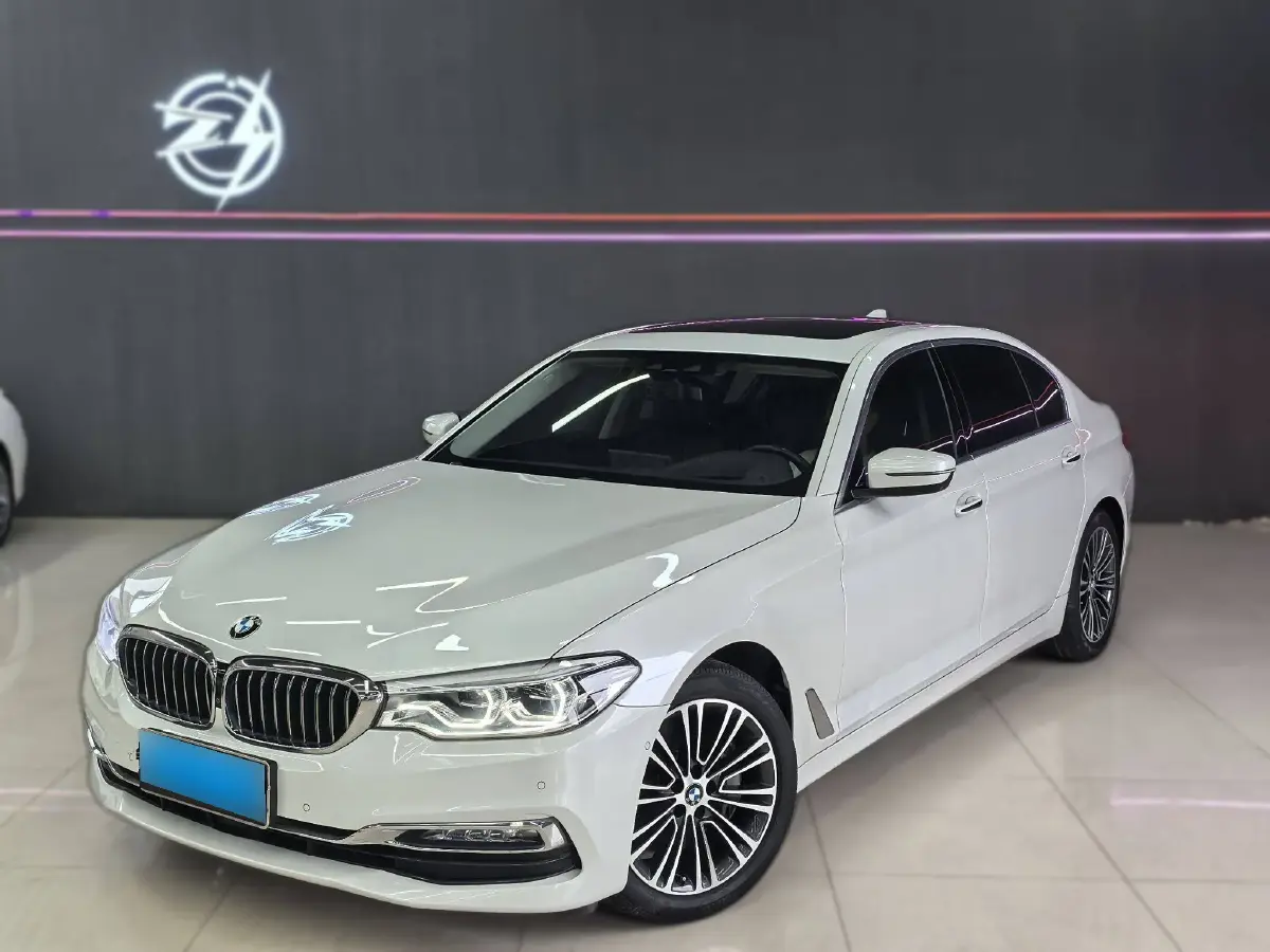 2018 BMW 5 Series 3.0T 340HP L6 8AT