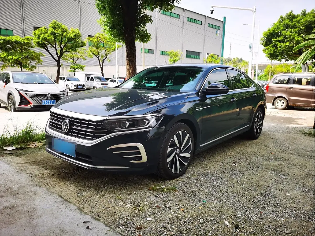 2024 Volkswagen Passat 2.0T 220HP L4 7DCT