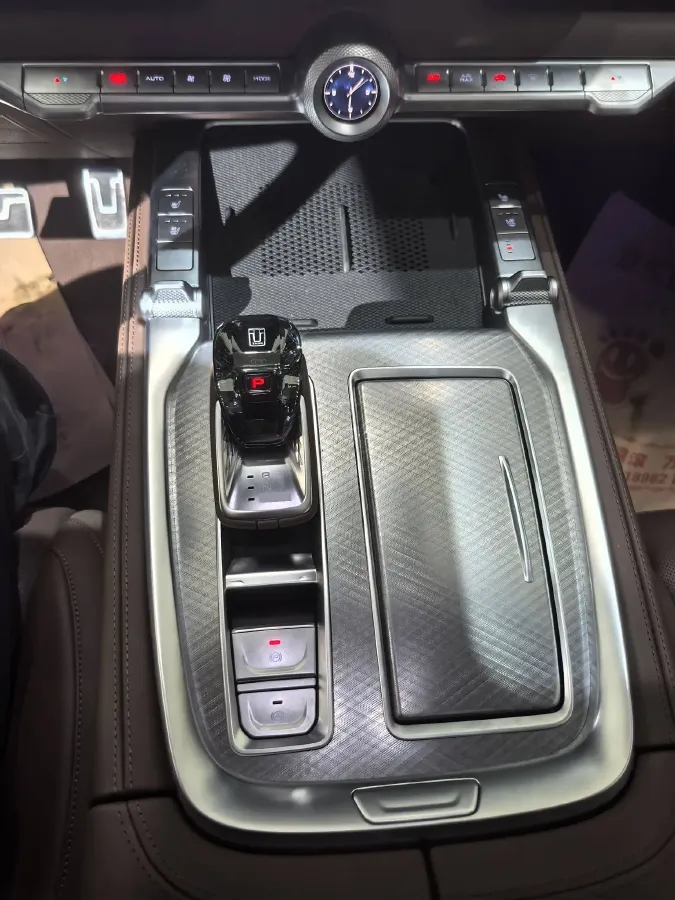 2024 Tank 700 3.0T 360HP V6 9AT PHEV 37.1KWH,autocango,china used car exporter,china ev exporter,chinese used car exporter,chinese used ev exporter