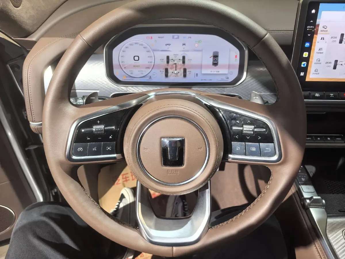 2024 Tank 700 3.0T 360HP V6 9AT PHEV 37.1KWH,autocango,china used car exporter,china ev exporter,chinese used car exporter,chinese used ev exporter