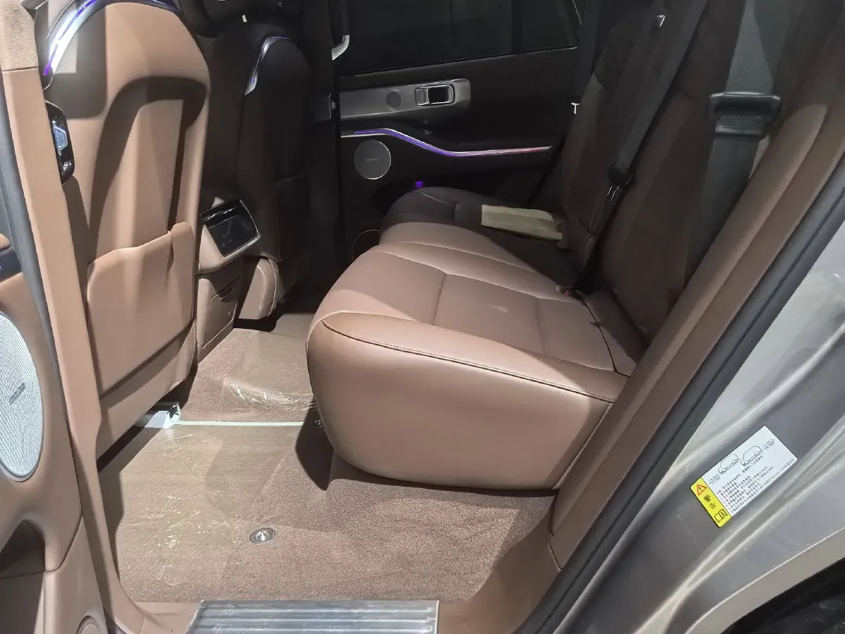 2024 Tank 700 3.0T 360HP V6 9AT PHEV 37.1KWH,autocango,china used car exporter,china ev exporter,chinese used car exporter,chinese used ev exporter