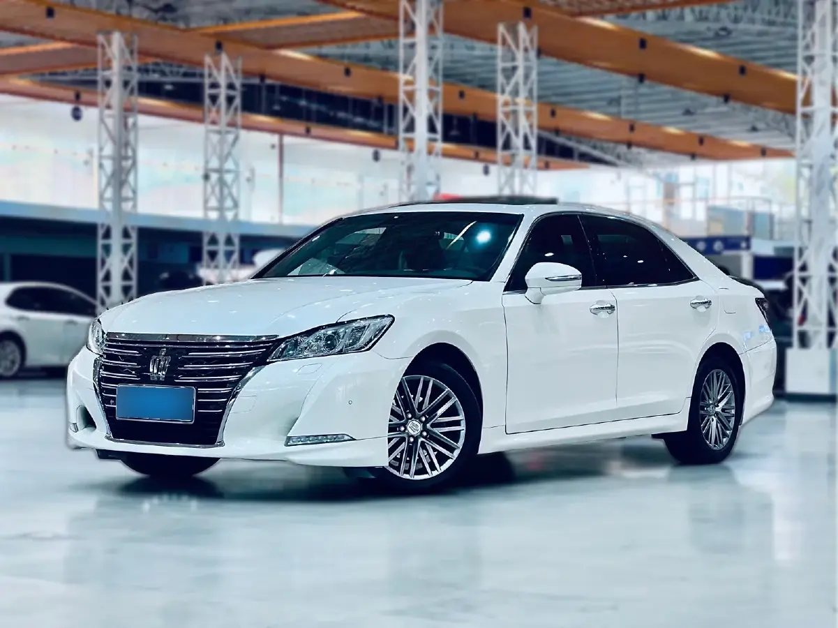 2017 Toyota Crown 2.0T 235HP L4 8AT