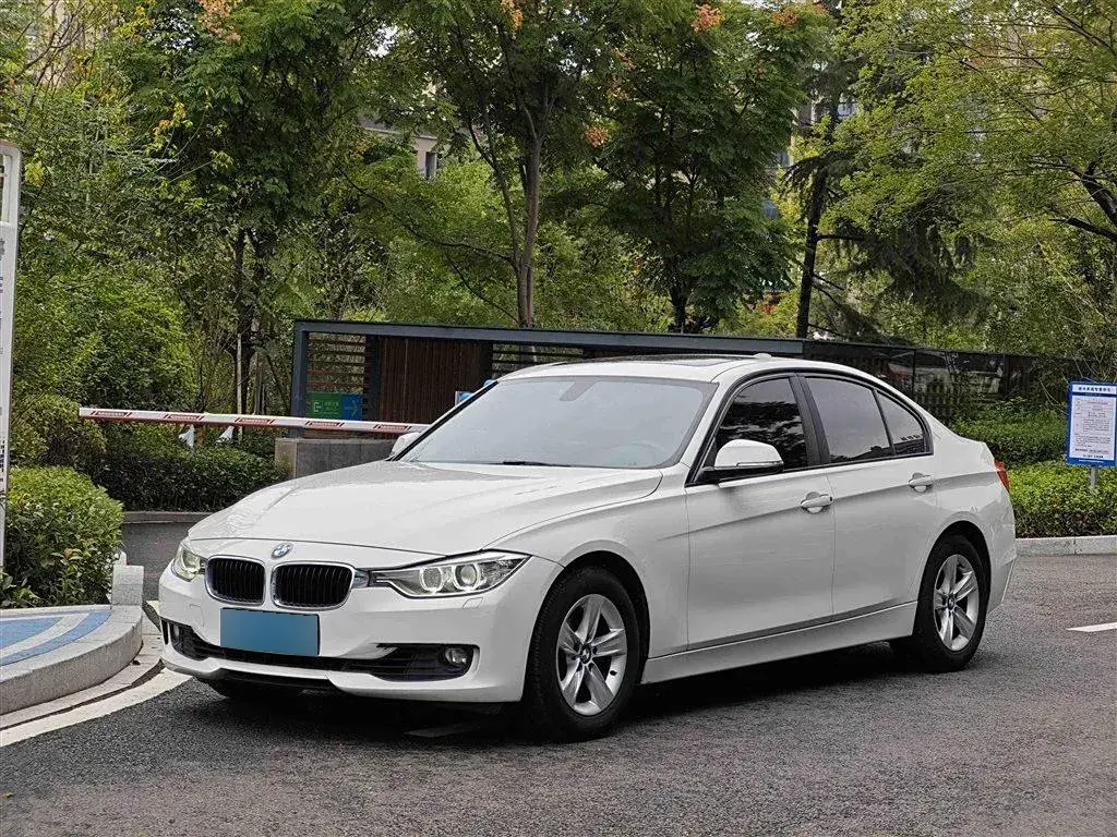 2013 BMW 3 Series 2.0T 184HP L4 8AT