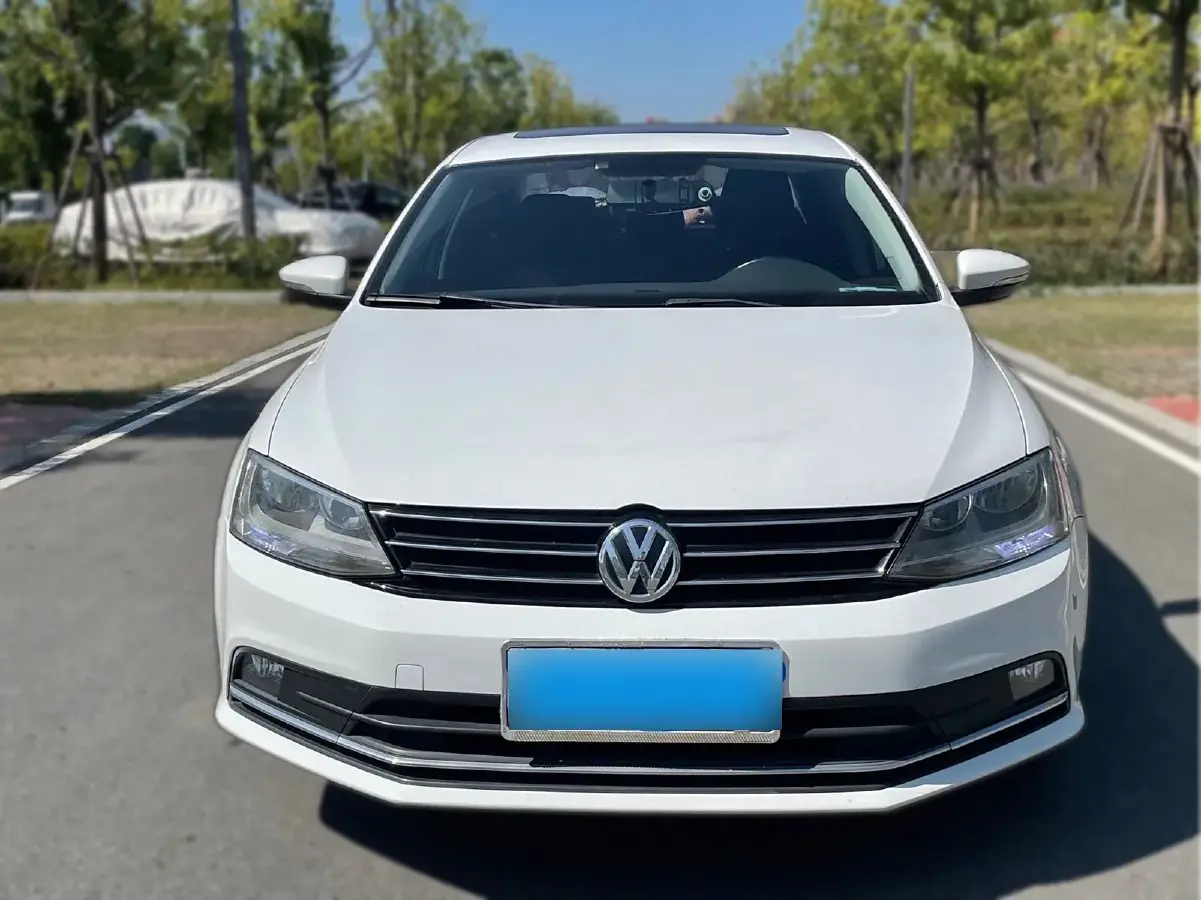 2018 Volkswagen Sagitar 1.4T 150HP L4 7DCT