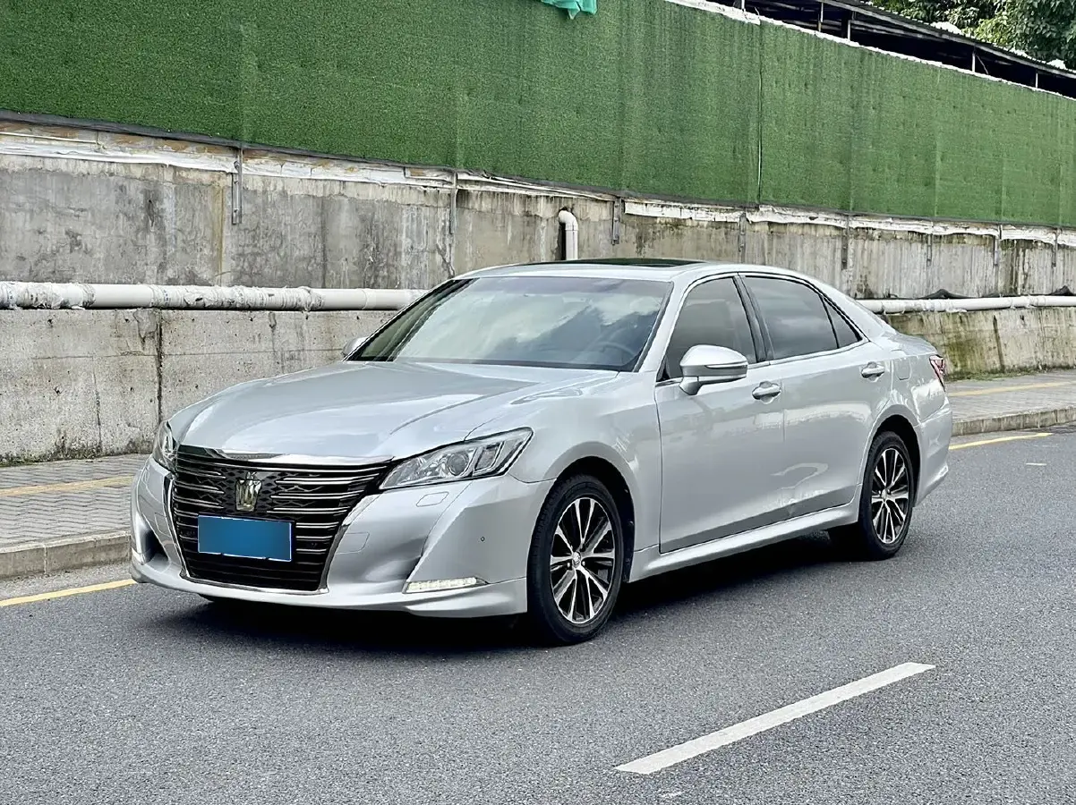 2018 Toyota Crown 2.0T 235HP L4 8AT