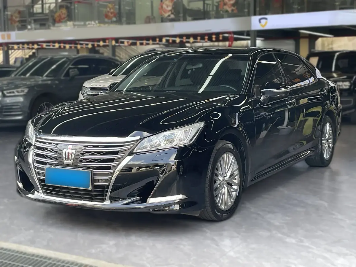 2017 Toyota Crown 2.0T 235HP L4 8AT