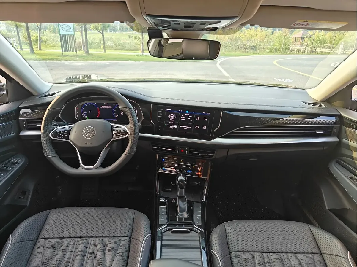 2022 Volkswagen Passat 2.0T 186HP L4 7DCT,autocango,china used car exporter,china ev exporter,chinese used car exporter,chinese used ev exporter